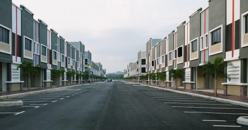 50年前蓋透天成本僅4萬 現在租給學生收4萬 他驚嘆：房地產跟鬼一樣。（封面示意圖／取自Pexels）