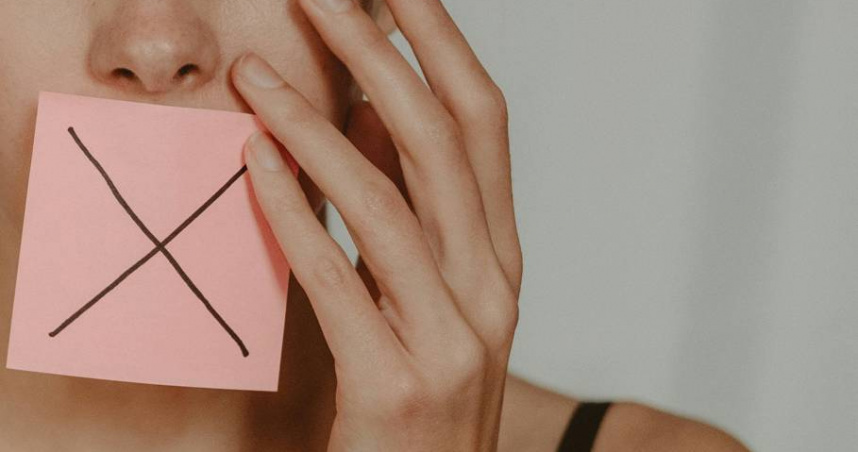 西班牙一名女子16年前謊稱因創傷後壓力症候群導致失語，騙取殘障金津貼。（示意圖／翻攝自pexels）