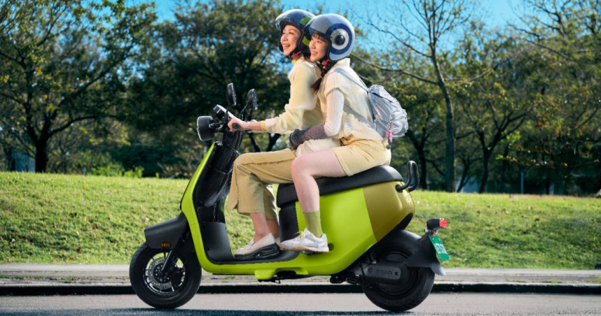 Gogoro EZZY 多彩車色登場,亮綠、淺藍到深灰,展現個人風格、輕鬆成為街頭焦點。(圖片提供/Gogoro)