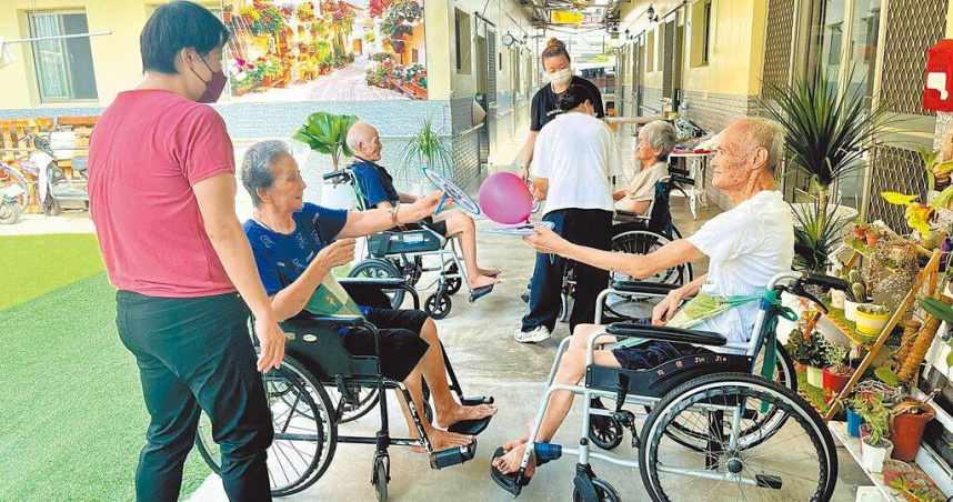 缺錢、缺人,住宿機構1床難求。(示意圖/僑真老人養護中心提供)
