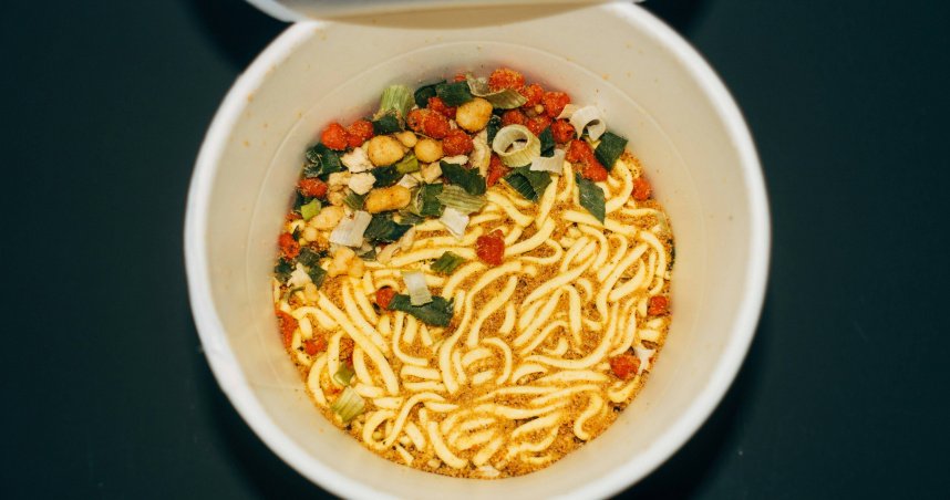 日本泡麵大廠曝泡麵煮法。（示意圖／unsplash）