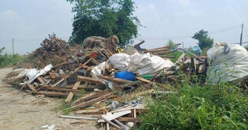 黑心業者趁亂偷倒廢棄物遭檢調追辦。（圖／翻攝畫面）