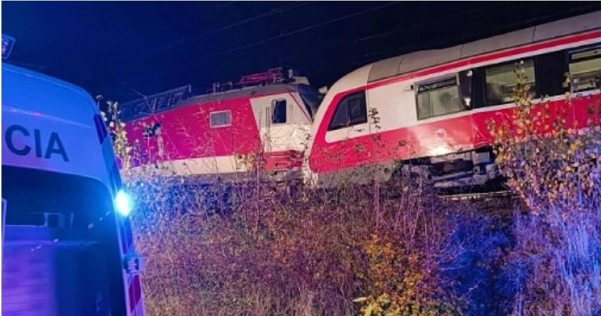 斯洛伐克（Slovakia）首都布拉提斯拉瓦（Bratislava）附近地區9日發生1起列車相撞事故。（圖／翻攝自Instagram／tessaron_news_3）