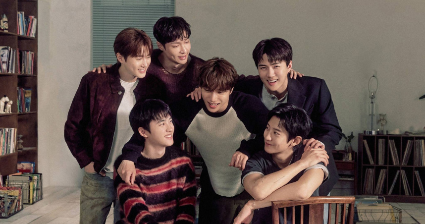 EXO見面會前5小時，張藝興（上左2）突宣布缺席返陸。（圖／翻攝自臉書＠weareoneEXO）