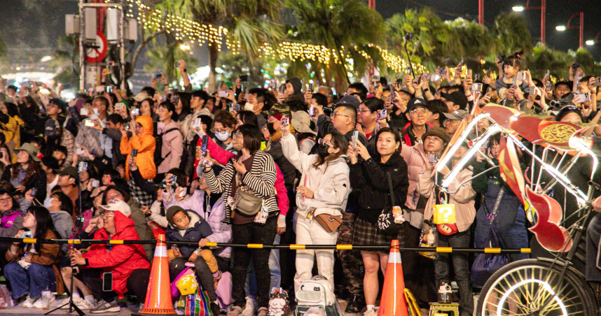 台灣燈會單日賞燈突破200萬人次，縣府感謝遊客配合並持續精進疏運。（圖／嘉義縣政府提供）