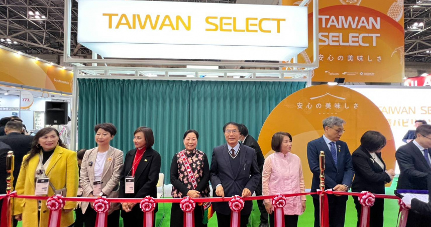 臺南市長黃偉哲親自率團出席向各界推薦臺南豐富多元的農漁特產與加工食品。（圖／臺南市政府提供）