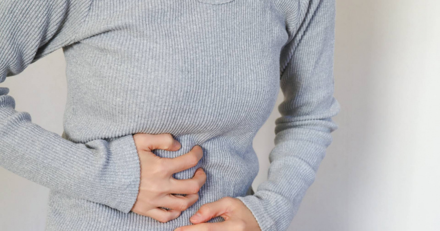 巫漢盟指出，近期因嘔吐、腹瀉就醫的人數攀升，提醒民眾務必小心。（示意圖／photoAC）