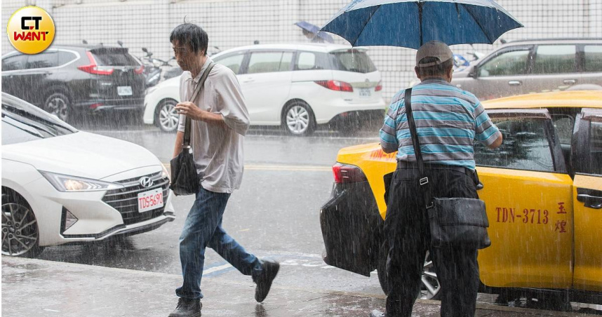 林得恩指出，由於氣候變遷、全球暖化，梅雨季降雨將更極端。（示意圖／黃威彬攝）
