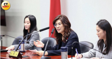 國民黨主席鄭麗文近日訪美，相關行程申請民主基金會補助引發討論。（圖／周志龍攝）