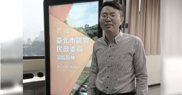 台北市議員徐立信20日在議會質詢夏莉絲幼兒園虐童案，數度追問蔣萬安是否願意公開討論相關議題，雙方一度發生言語交鋒。（圖／翻攝自徐立信臉書）