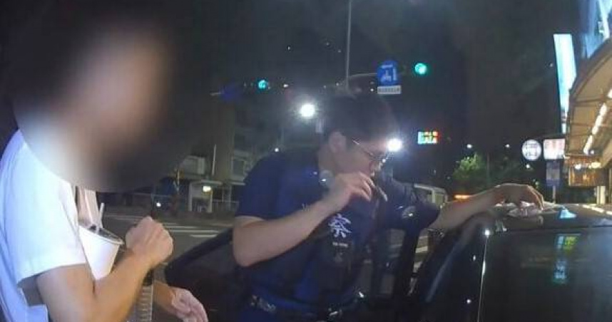 警攔查驚見77包毒品，毒駕身分也曝光。（圖／翻攝畫面）