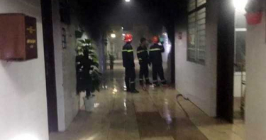 男住院縱火趁疏散「強壓女護理師」脫褲激戰…警破門看傻眼
