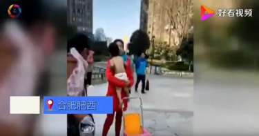 寒冬中逼幼女裸上身遊街 狠母自穿羽絨大衣辯:鍛鍊她身體