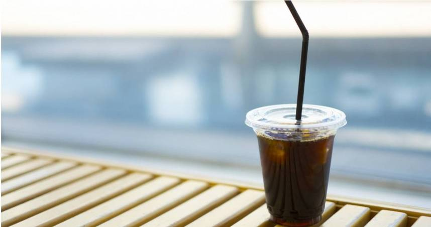 塑膠吸管在台灣6個縣市被規定須要回收，民眾丟錯恐挨罰6000元。（示意圖／Pixabay）