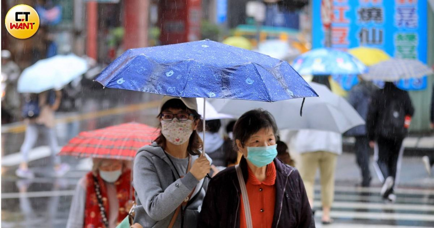今日全台普遍濕冷，其中3縣市應留意10度以下低溫。（示意圖／周志龍攝）