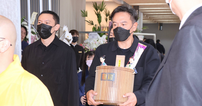 張震、張翰送別母親最後一程。（圖／焦正德攝）