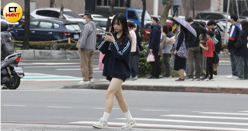 全台各地回溫。（圖／劉耿豪攝）