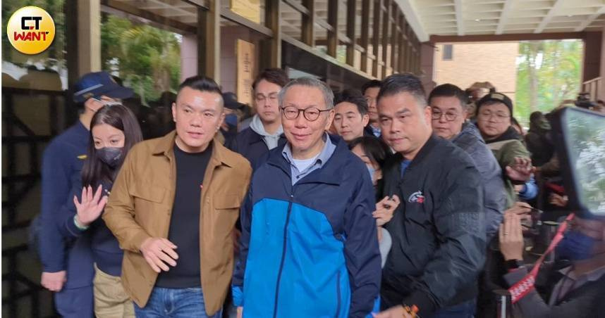 柯文哲29日晚間因身體不適遭戒護就醫，所方31日稱其於所內正常活動作息，且身體及精神狀況無異。（資料照／周志龍攝）