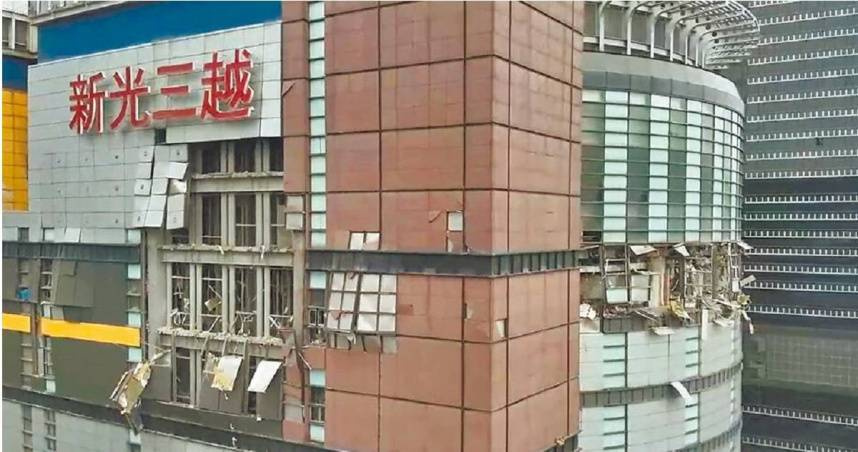 台中市新光三越百貨2月13日上午發生重大氣爆意外，導致5人死亡、38人輕重傷。（圖／台中市消防局提供）