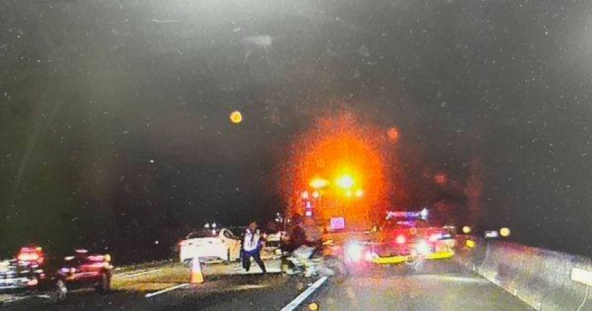 23歲男騎重機遮牌狂飆國道48公里還撞警。（圖／翻攝畫面）