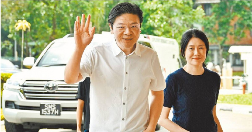 新加坡總理黃循財與夫人呂子蕊前往投票所投票。（圖／路透）