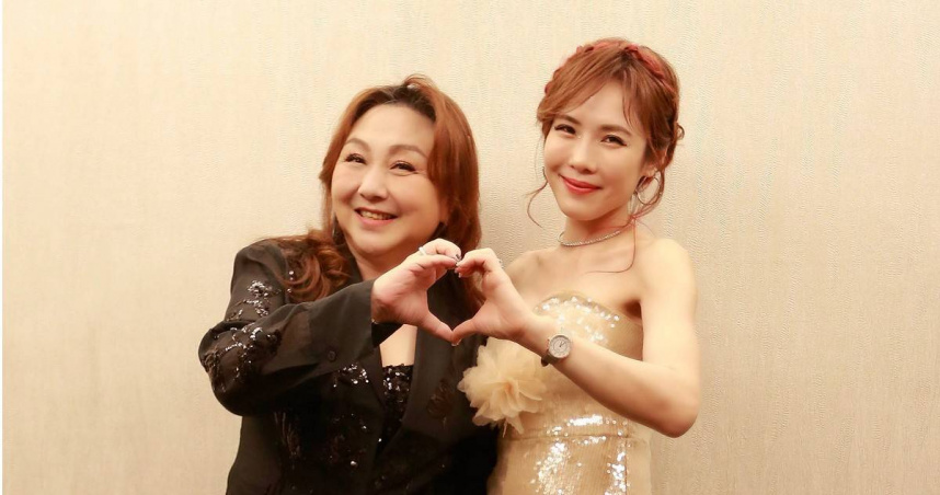 吳申梅(右)近日參與《穿越紅人Show》5G懷舊音樂會。(圖/吳申梅提供)
