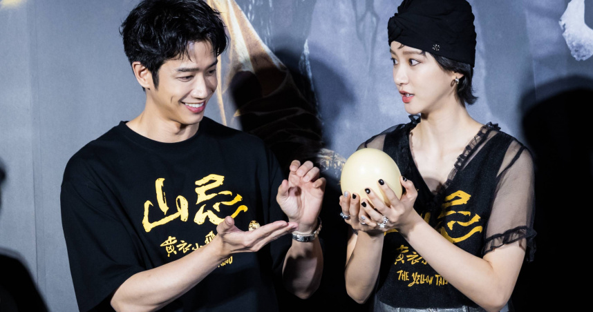 劉以豪、袁澧林在活動上挑戰立蛋。（圖／威視電影提供）