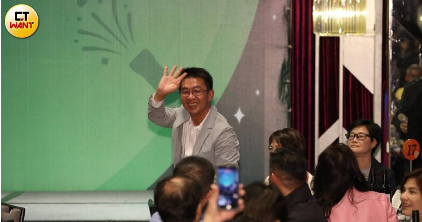 民進黨立委許智傑強調自己堅定參加2026高雄市長初選不放棄。(圖/劉耿豪攝)