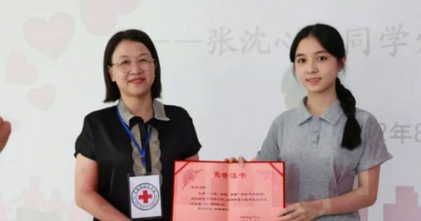 大陸北京清華大學高顏值學霸張沈心然近日因在社交平台分享學習經驗，引發關注。（圖／翻攝自微博）