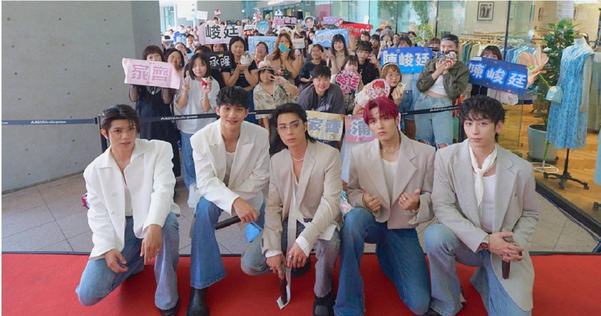 FEniX擔任香氛品牌一日店長。（圖／EASE香氛提供）