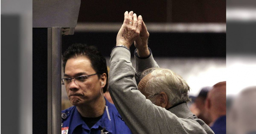 美國機場安檢不用再脫鞋。（圖／達志／美聯社）