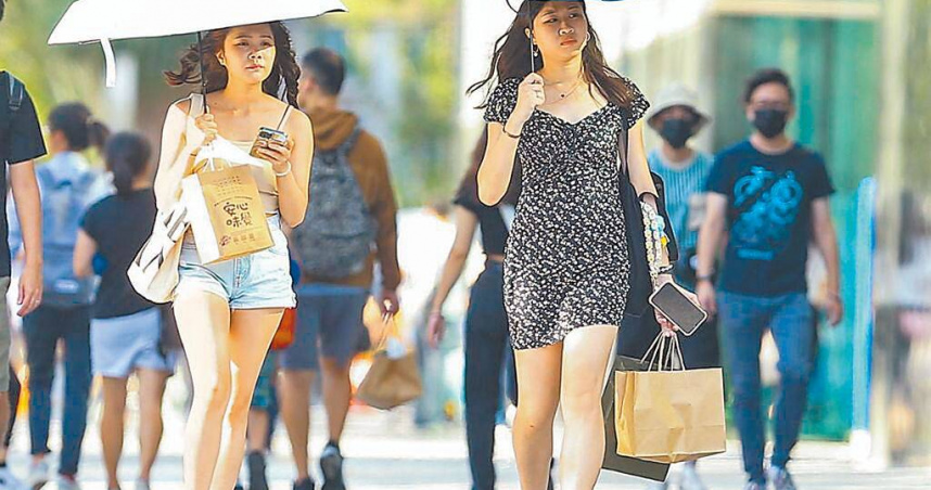 雖然台灣是陽光充足的亞熱帶國家，但國健署統計顯示，逾7成國人維生素D不足，尤其是都市上班族、宅居冷氣房的學生與長輩族群，日曬不足更嚴重。（圖／報系資料照）