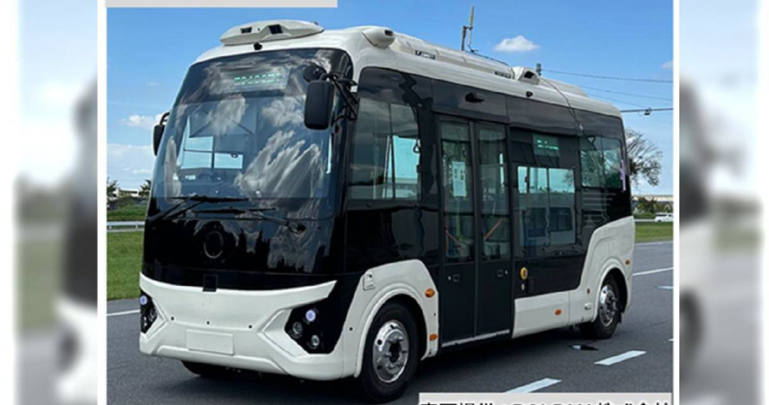 日本東京八王子市一輛自動駕駛的公車突然撞上路樹，導致車上1名乘客受傷。（圖／翻攝自東京都都市整備局官網）