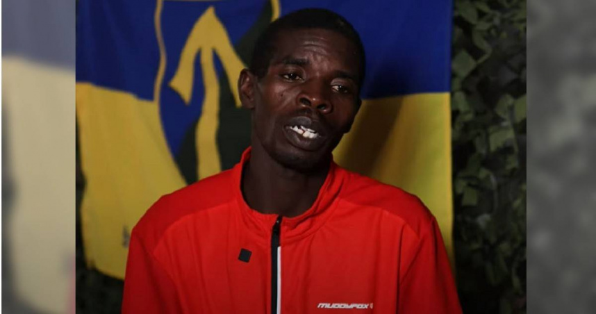 男子聲淚俱下地訴說自己從赴俄羅斯旅遊，到後來被派上前線的經歷。（圖／翻攝自YouTube／57 окрема мотопіхотна бригада ім.Костя Гордієнка）