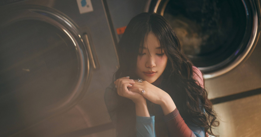 黃玠瑋睽違一年，於2025冬季發表最新創作歌曲〈i人情歌〉。（圖／環球音樂提供）