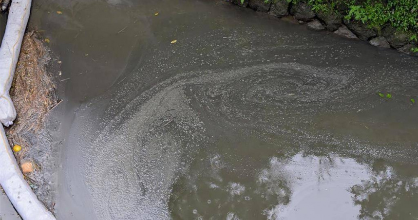 基隆河爆發自來水油汙染事件，至今已經一周，台水公司預計2日內可清除油污，如果有變數，會有抽水備案。（圖／報系資料照）