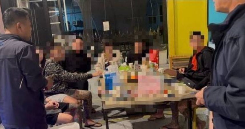 小琉球民宿驚爆「拉K毒趴」9名年輕男女度假變吸毒現場，警凌晨突襲全數帶回。(圖∕翻攝畫面)