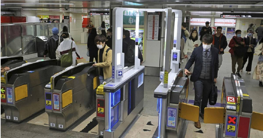 目前日本政府已確認1489處地點適合提供短期防護，包括地鐵站與地下停車場等設施。（圖／達志／美聯社）