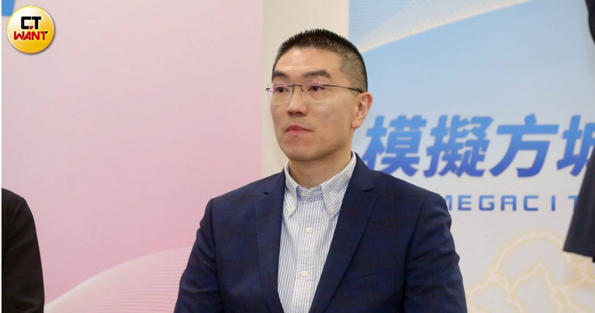 基隆市長謝國樑拍板追加4千萬元預算，提高警消加給，並呼籲市議會支持通過。（圖／方萬民攝）