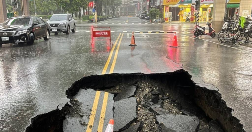 高雄暴雨狂炸「天坑」吞路面！24小時雨量567毫米　119溪流紅色警戒、逾2600人撤離