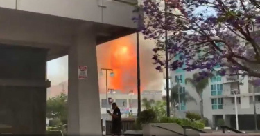 洛杉磯「小東京」爆炸聲響 多棟建築嚴重大火!判定重大緊急事件
