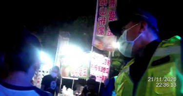 高雄宮廟繞境爆發打群架 2陣頭搶轎互嗆大亂鬥