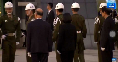 送別參謀總長 「轉錯邊憲兵」遭霸凌求助:看電風扇轉都覺得在羞辱我
