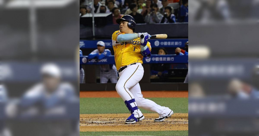 中信兄弟曾頌恩2日在與北海道日本火腿鬥士的交流賽中，單場敲出2支安打，展現打擊力量。（圖／中國時報劉宗龍攝）