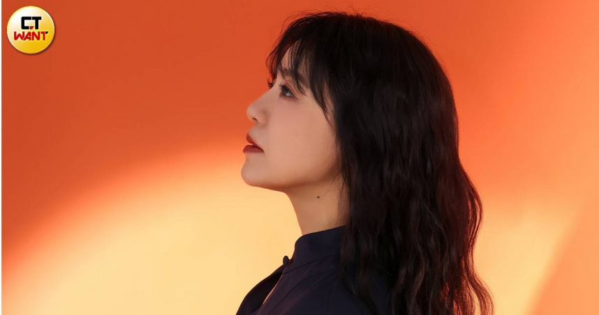 BOSS 深藍色連身洋裝/34,900元（圖／林士傑攝）