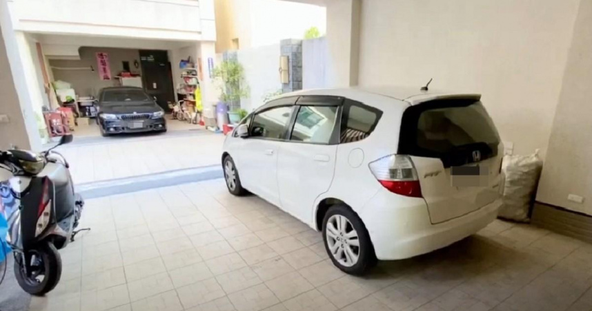 鄰居「霸佔社區車道」亂停車 他問484沒救了？ 過來人嘆：叫警察也沒用。（封面示意圖／翻攝《【買房 買屋 MY HOUSE】線上影音看屋》的YouTube頻道）