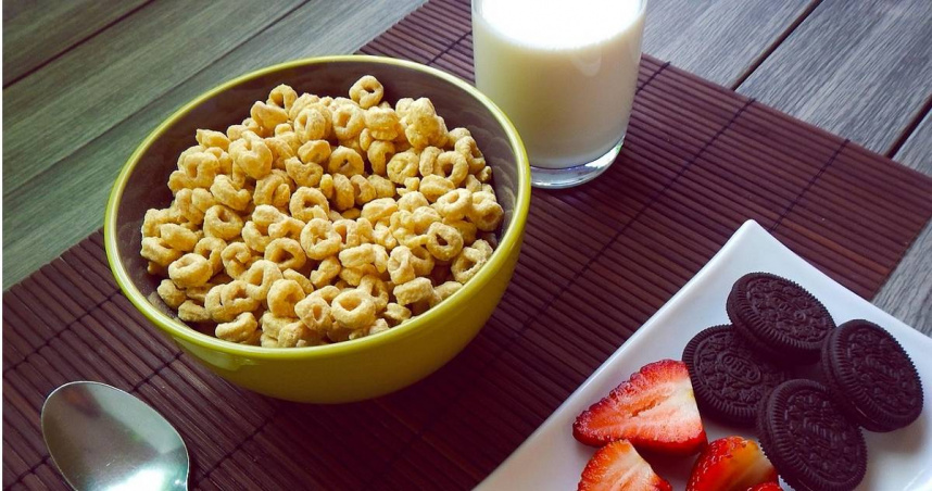 張家銘示警，早餐穀片、奶茶、即溶飲品等食物都屬於「超加工食品」。（示意圖／翻攝自PIXABAY）