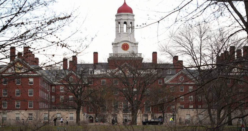 美國政府宣布取消哈佛大學招收國際學生，現有國際學生必須轉學。（圖／達志／美聯社）