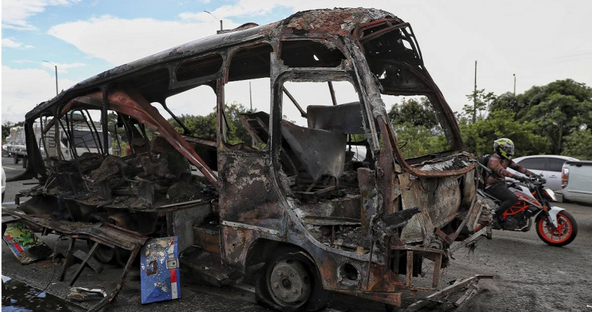 哥倫比亞驚傳連環恐怖攻擊，位於西南部的第三大城卡利及附近城鎮，遭武裝組織使用槍枝、炸彈襲擊，導致至少7人死亡、數十人受傷。（圖／達志／美聯社）