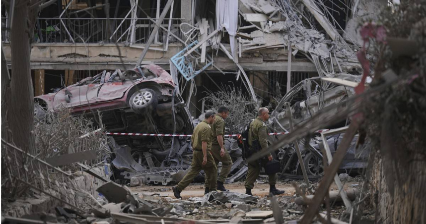 以色列對伊朗多個軍事與核設施展開精準攻擊。（圖／達志／美聯社）